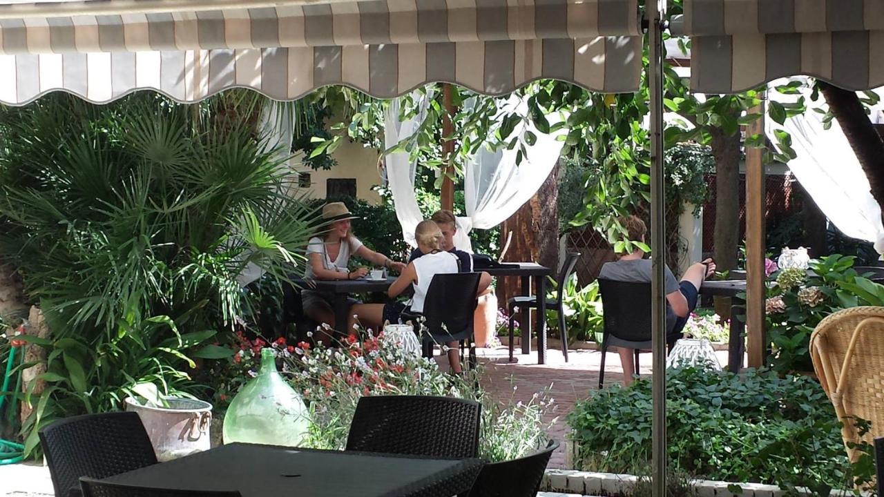 Hotel Ausonia Фолоника Екстериор снимка