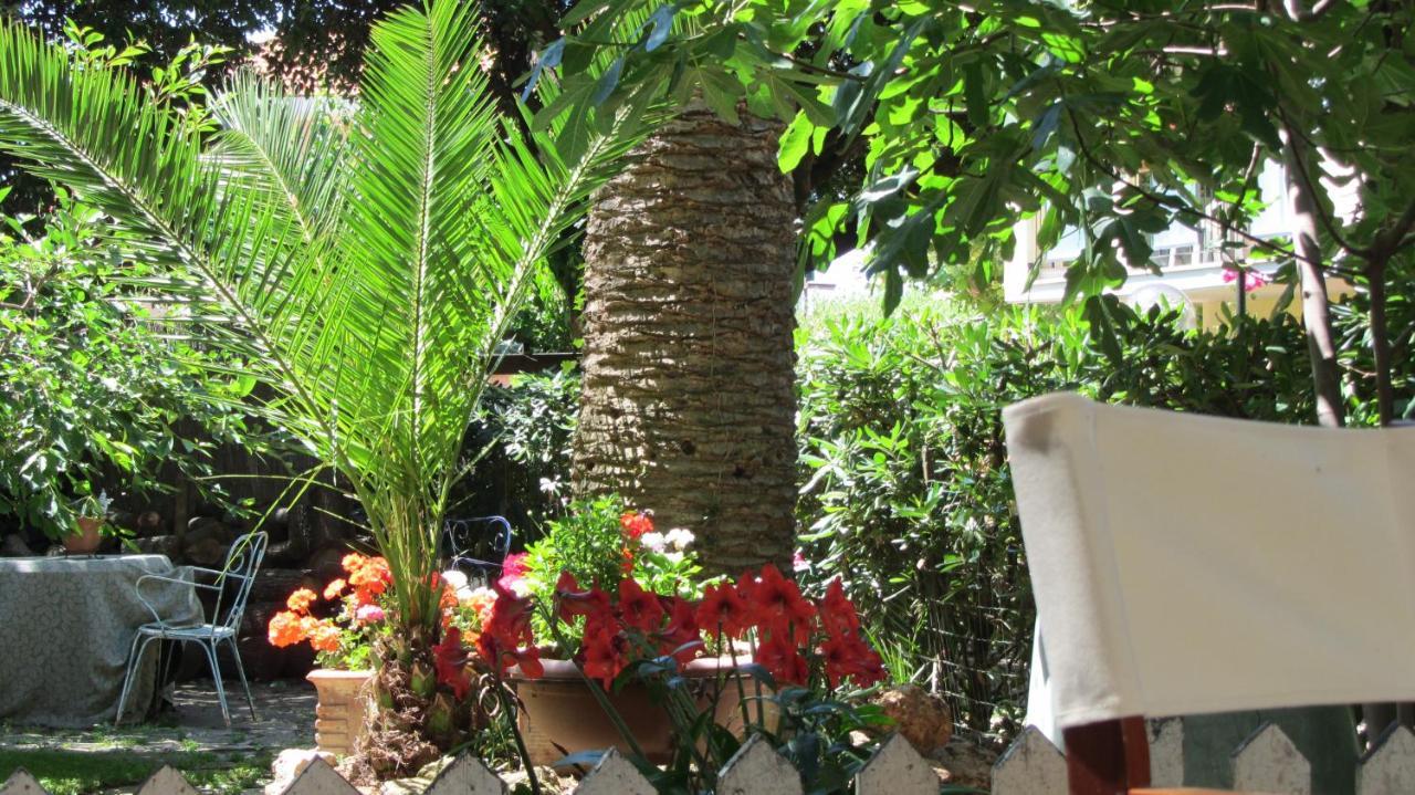 Hotel Ausonia Фолоника Екстериор снимка