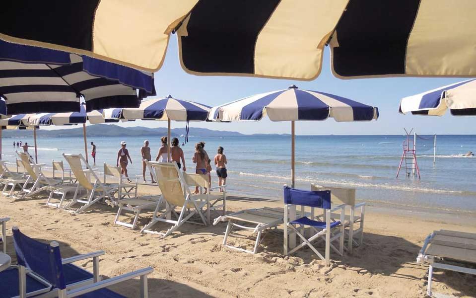 Hotel Ausonia Фолоника Екстериор снимка
