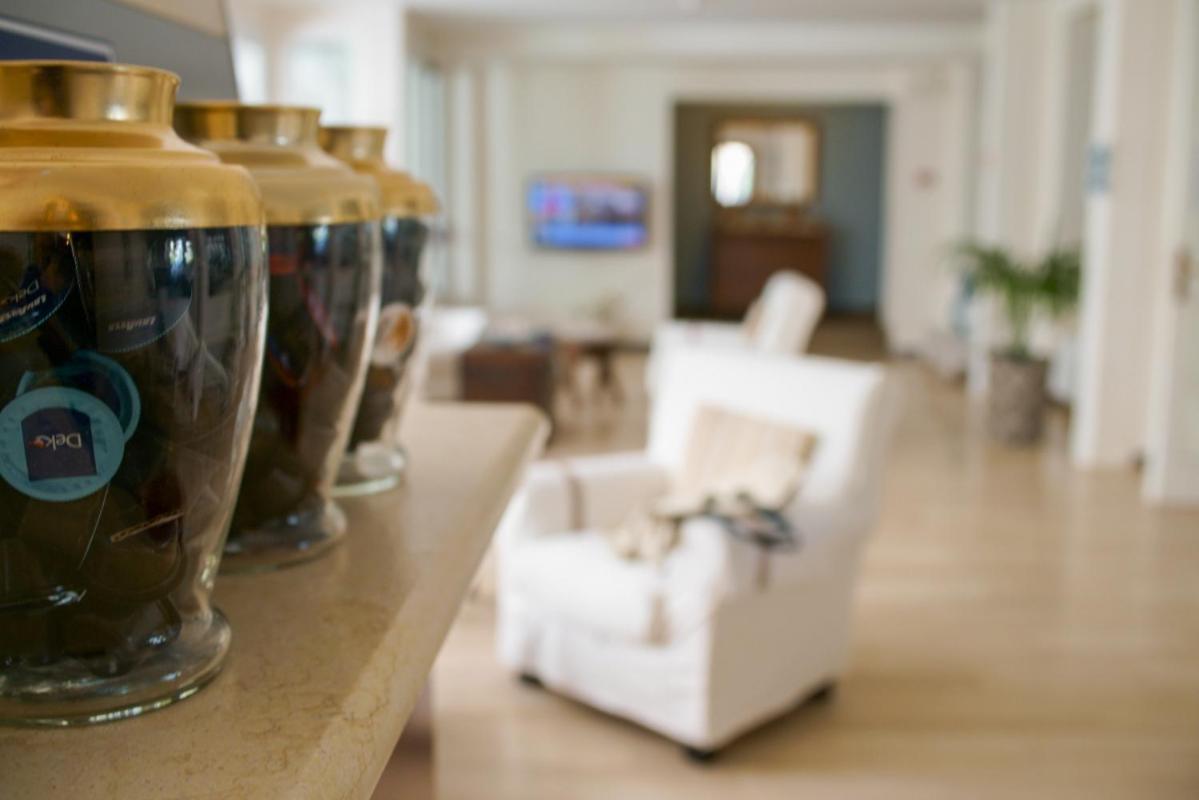 Hotel Ausonia Фолоника Екстериор снимка