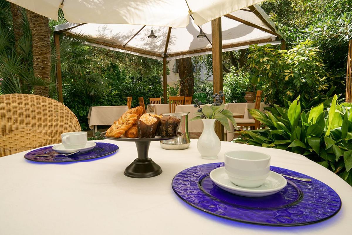 Hotel Ausonia Фолоника Екстериор снимка