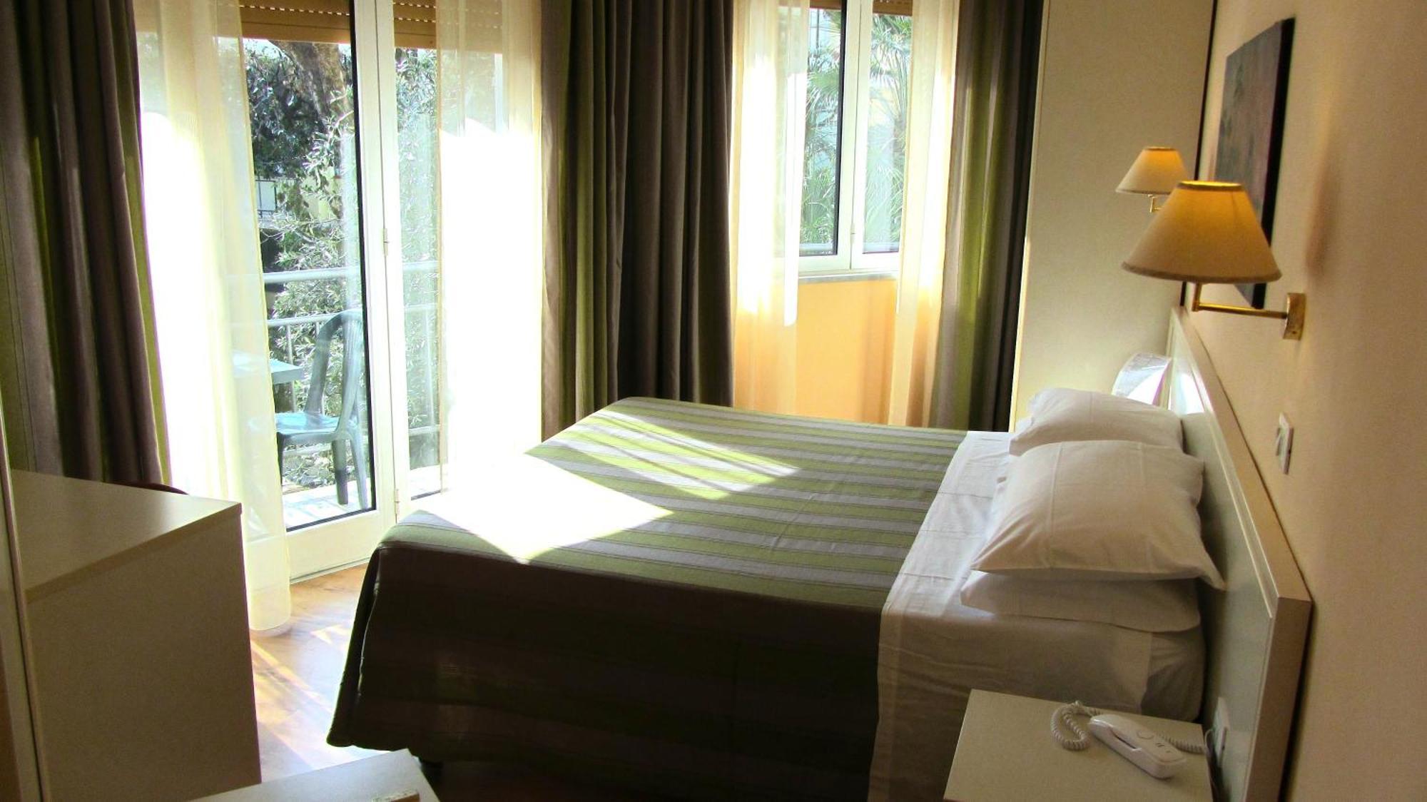 Hotel Ausonia Фолоника Стая снимка