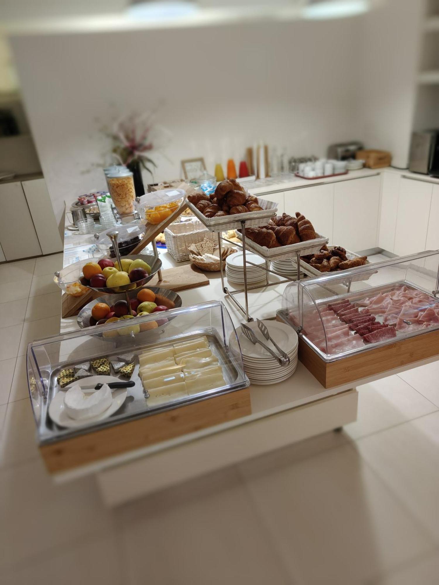 Hotel Ausonia Фолоника Екстериор снимка
