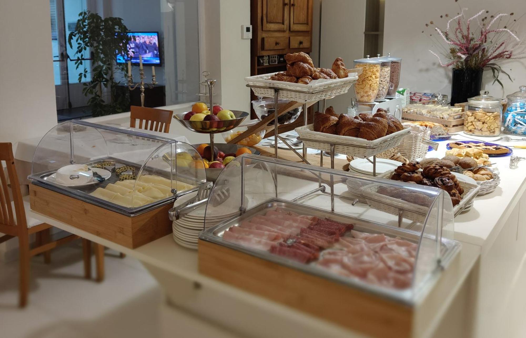 Hotel Ausonia Фолоника Екстериор снимка