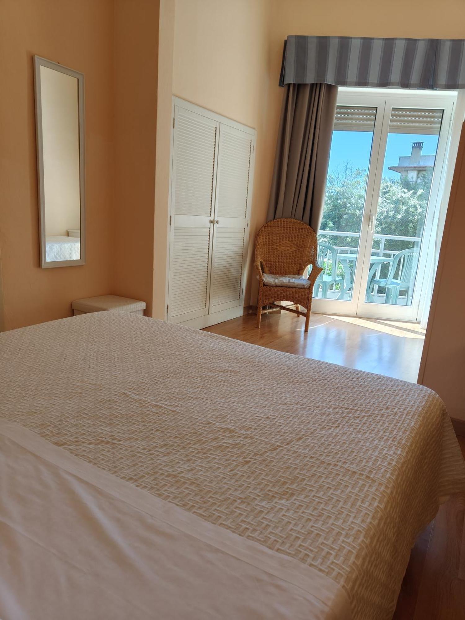 Hotel Ausonia Фолоника Екстериор снимка