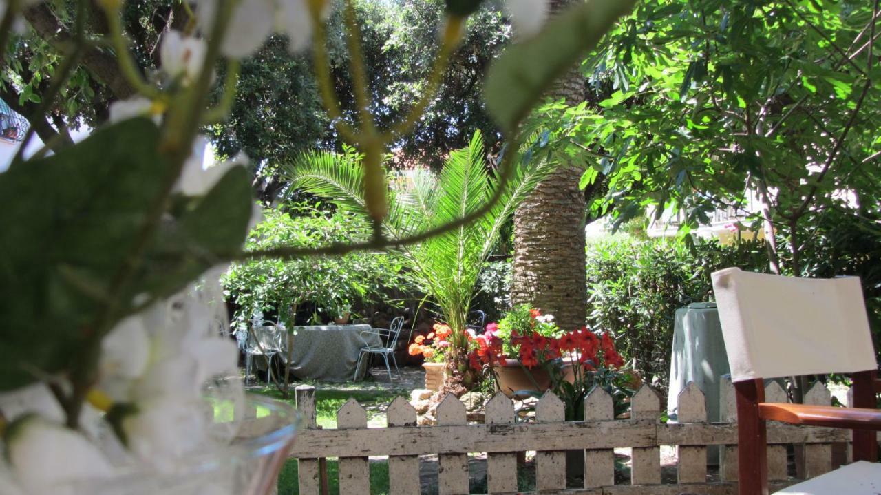 Hotel Ausonia Фолоника Екстериор снимка