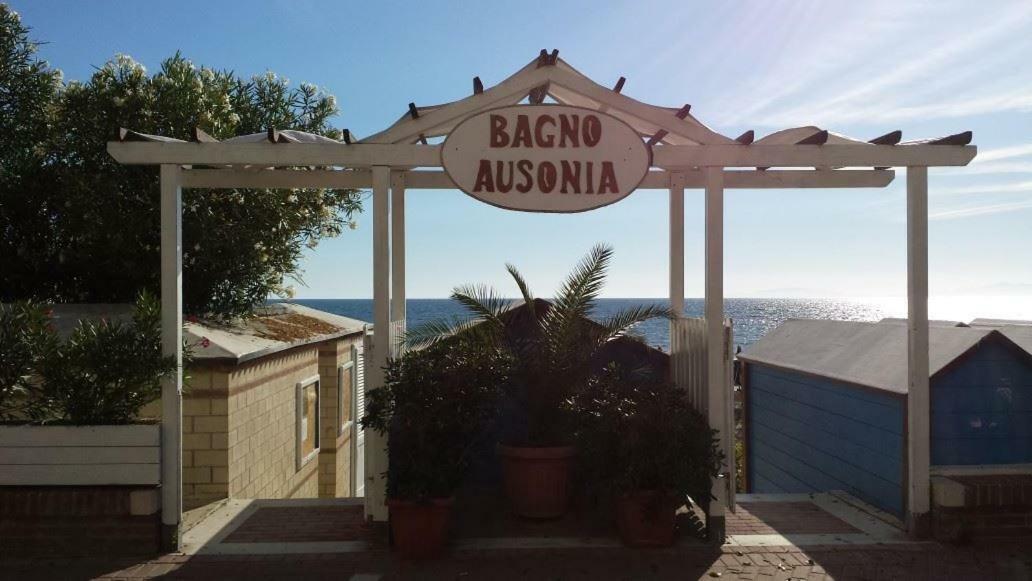 Hotel Ausonia Фолоника Екстериор снимка